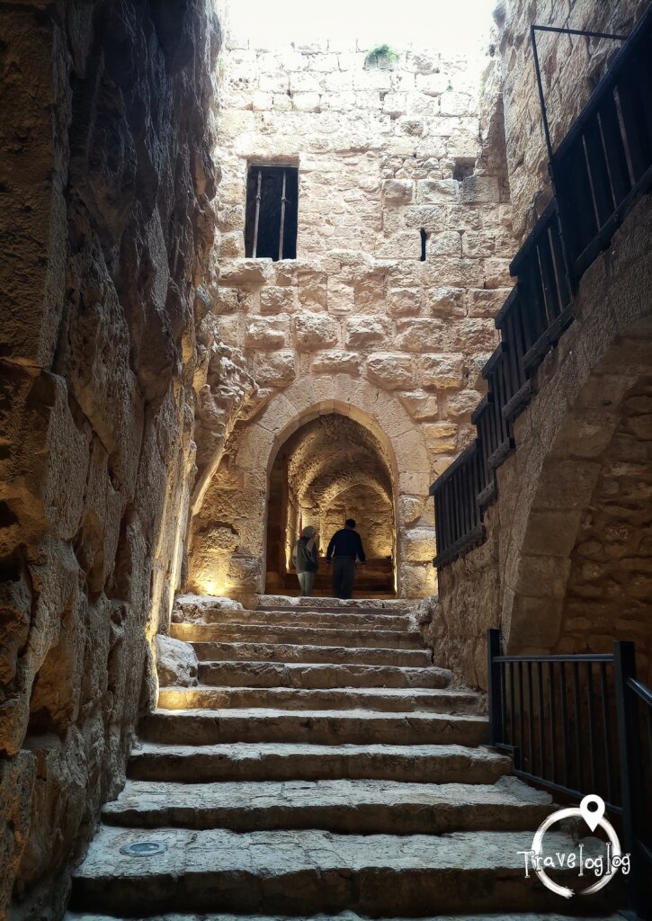 アジュルン：お城の階段