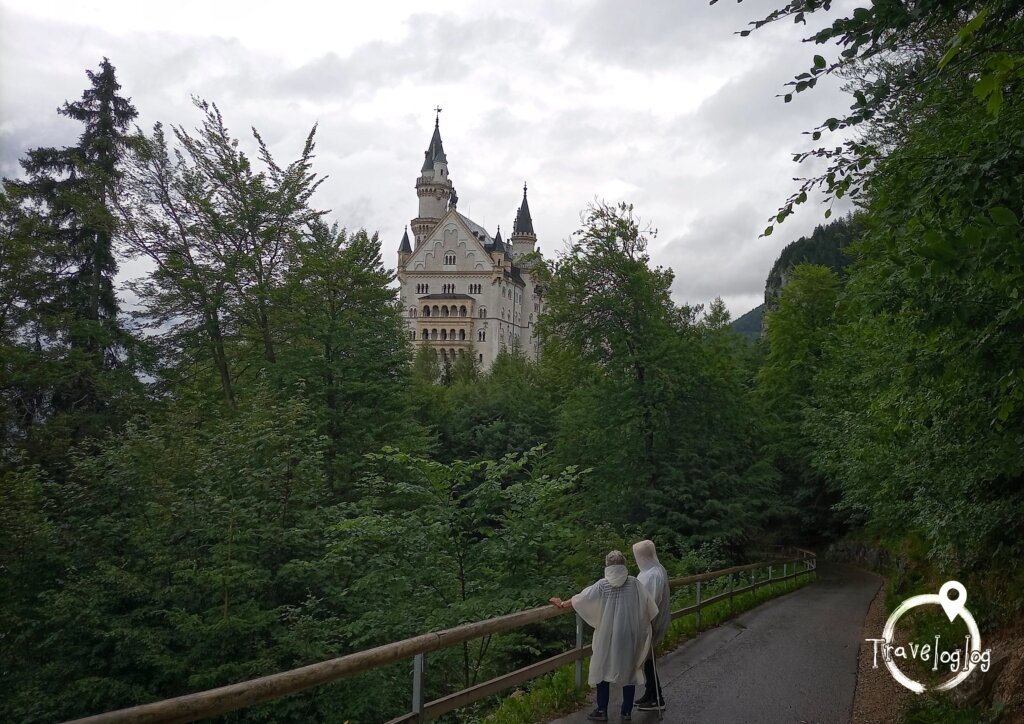ドイツ：雨のノイシュバンシュタイン城