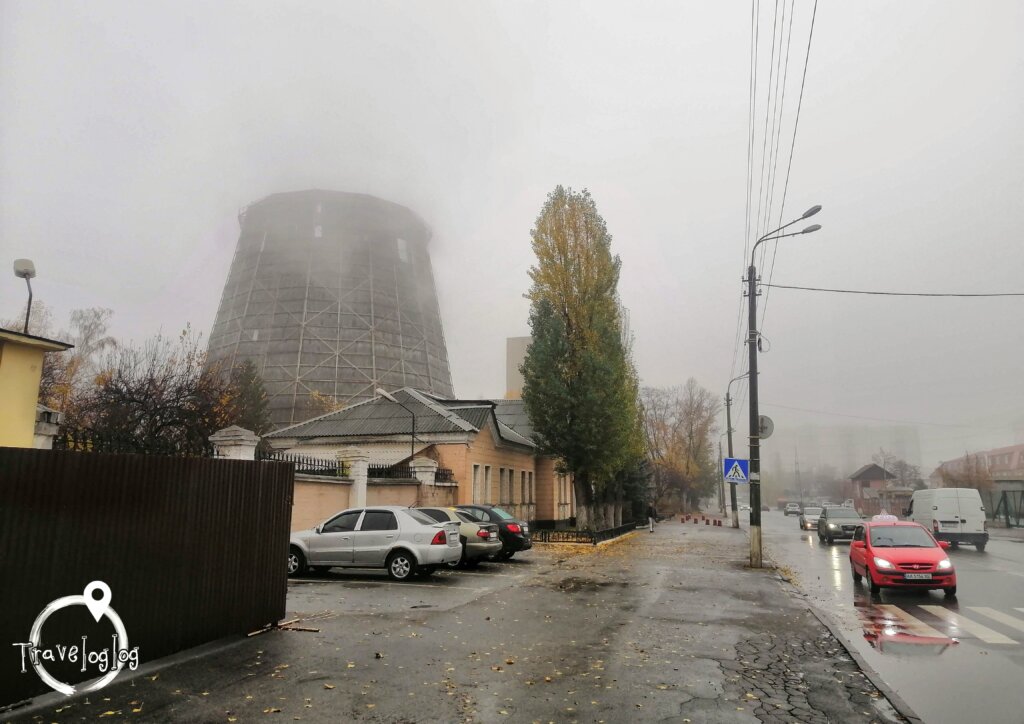 キエフ：霧の巨大建築