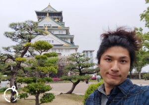 日本：大阪城で自撮りをする俺