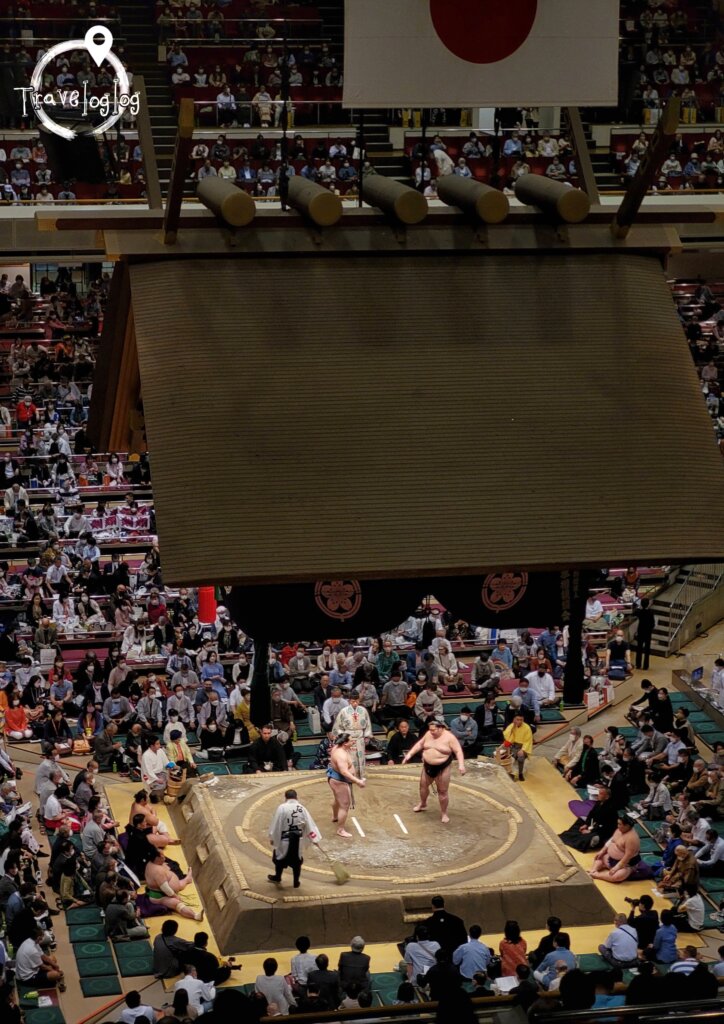 日本：両国：取り組み前の大相撲