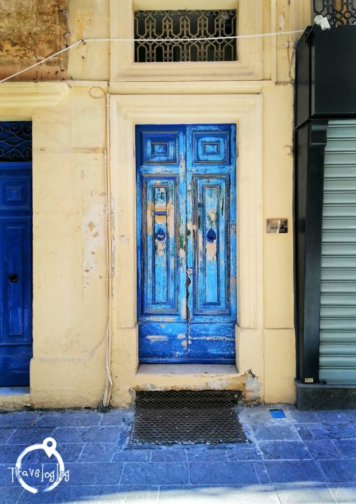 マルタ：青い扉