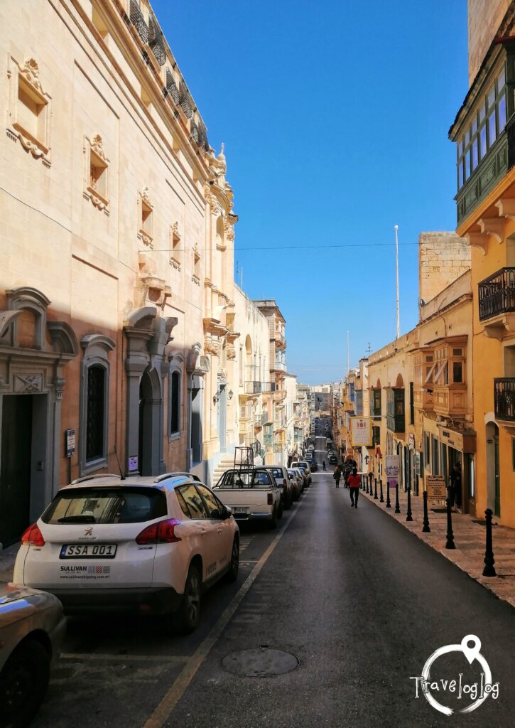 モナコ：きれいな街と路上駐車