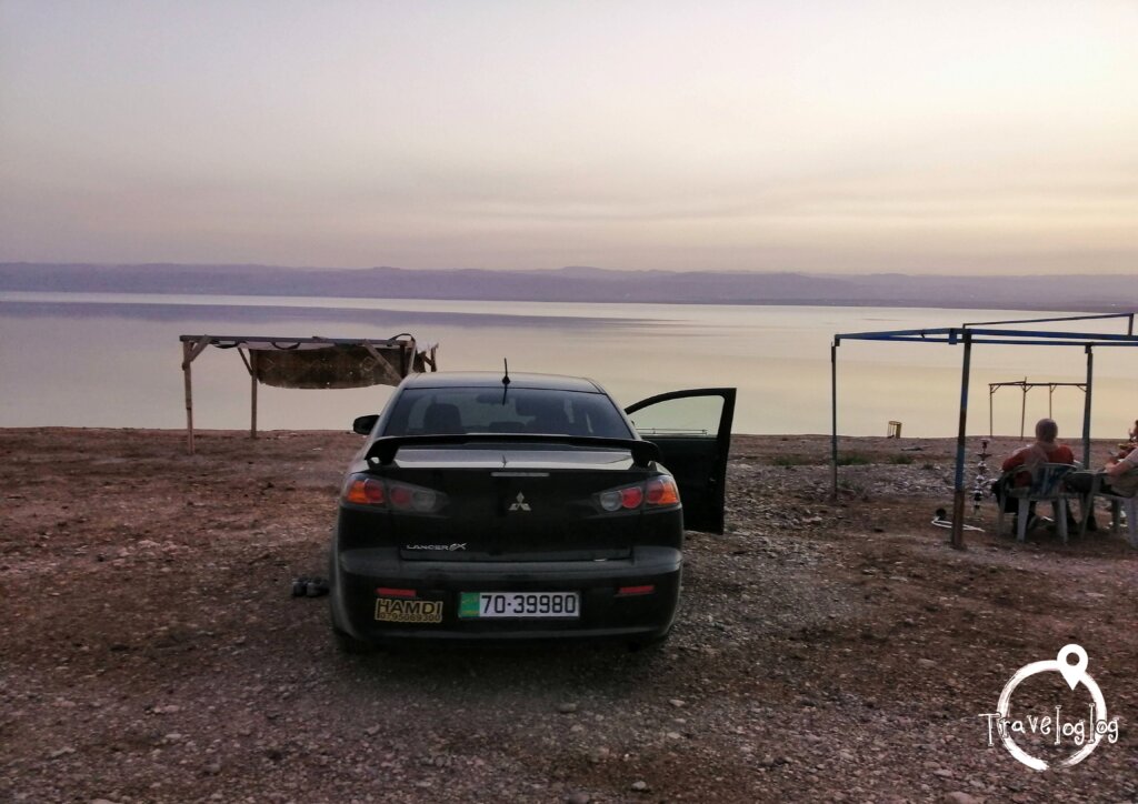 ヨルダン：レンタカーの車で死海へ