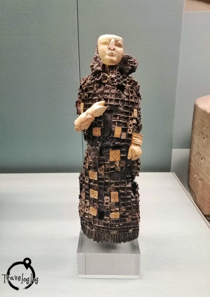 ロンドン：大英博物館：中東フロアのウラルトゥ王国ルサ1世の小像