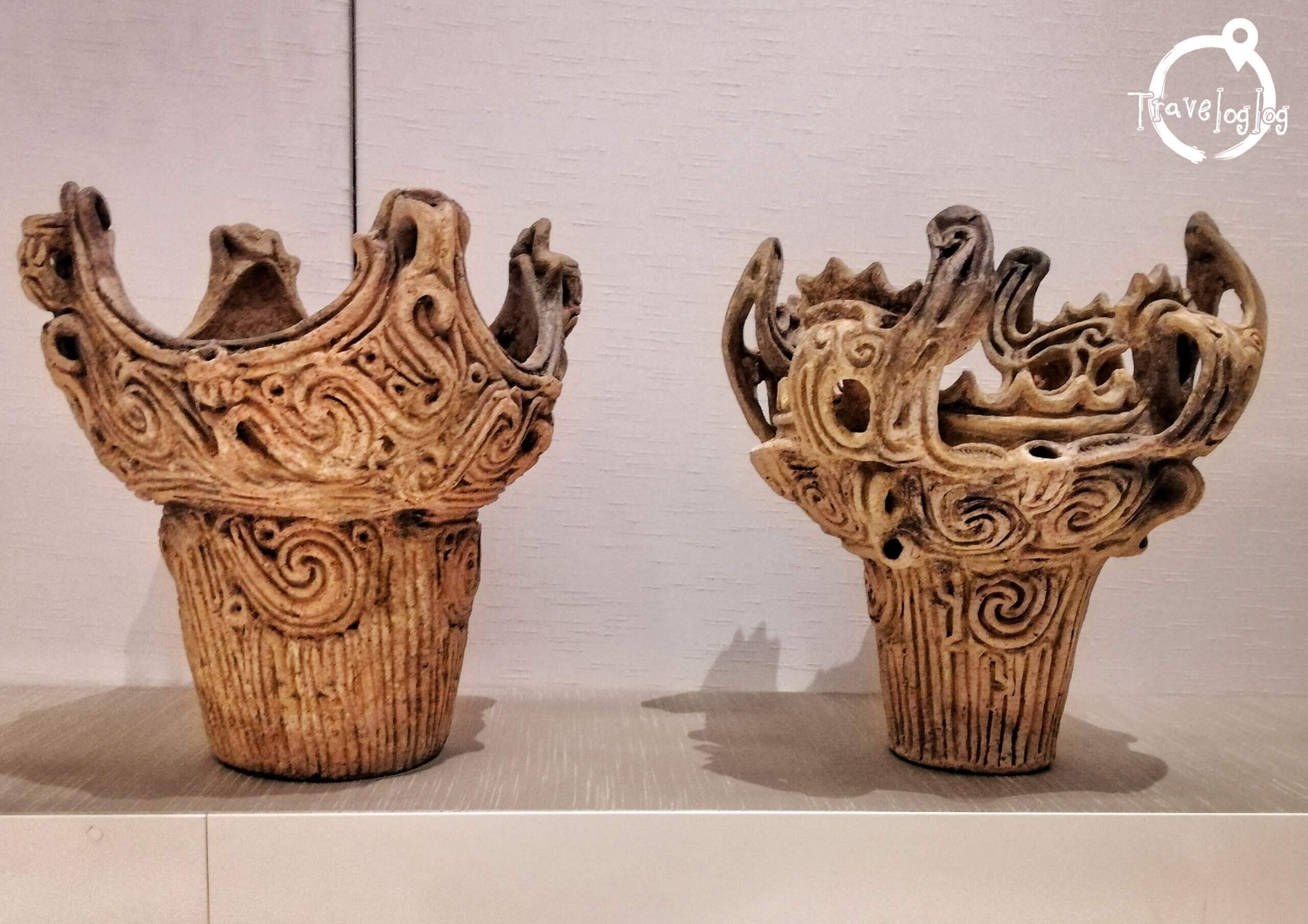 ロンドン：大英博物館：日本フロアの縄文式火焔土器 | traveloglog