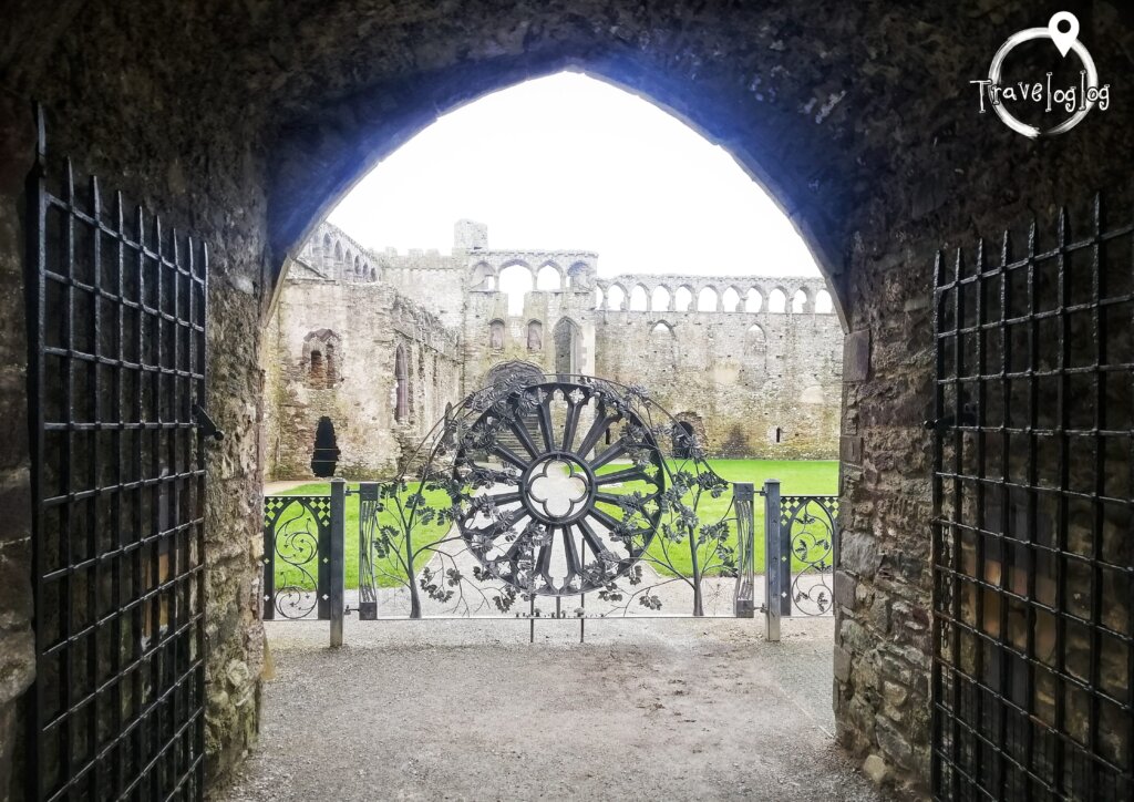 ウェールズ：聖デイヴィッド大聖堂の廃墟の入り口