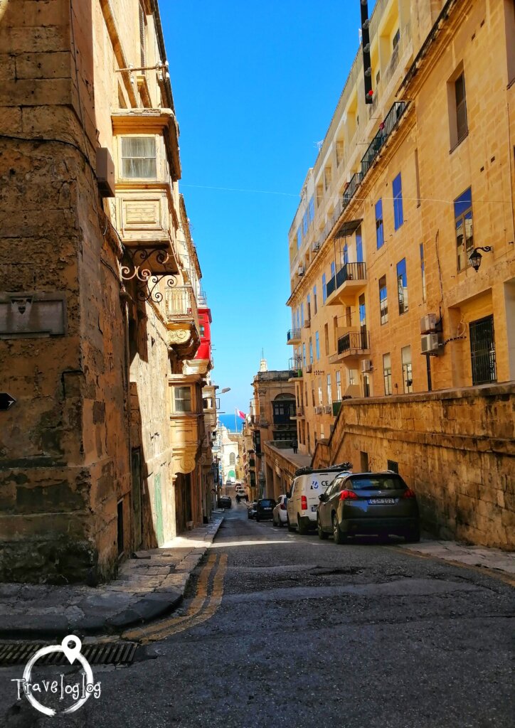 マルタ：路地裏の坂