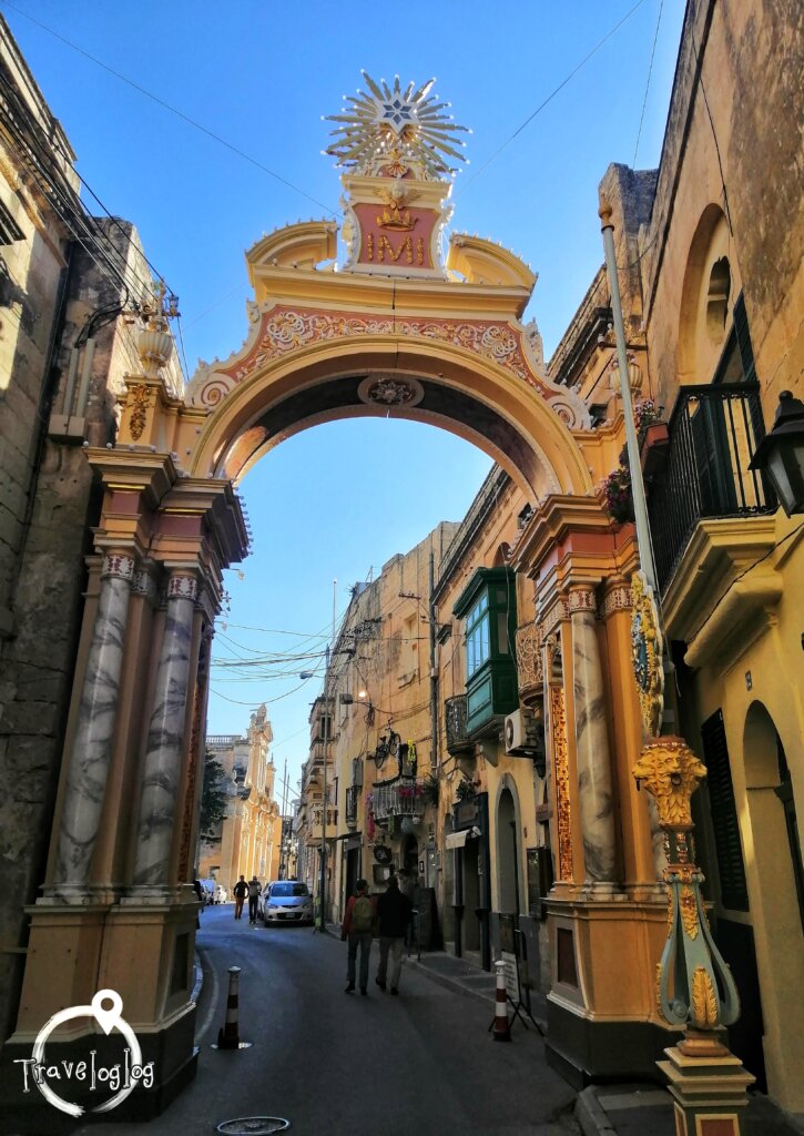 マルタ：市街地のアーチ