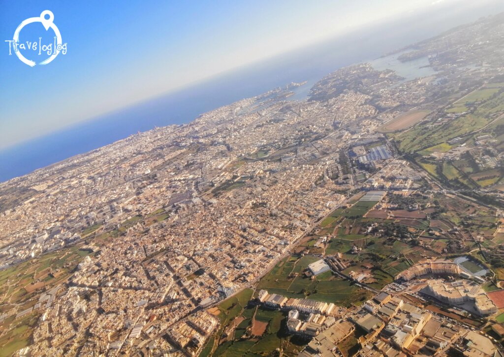 マルタ：飛行機で上から見た町並み