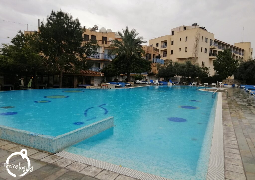 キプロス：リゾートのプール