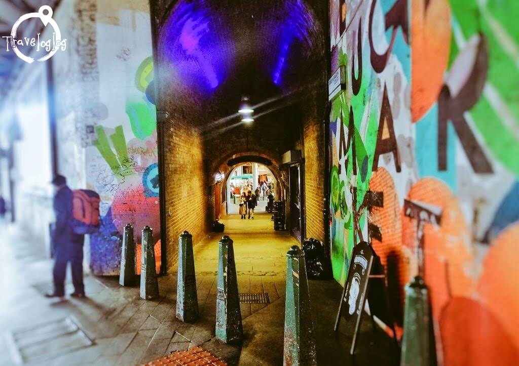 ロンドン：スプレーアートだらけの地下道