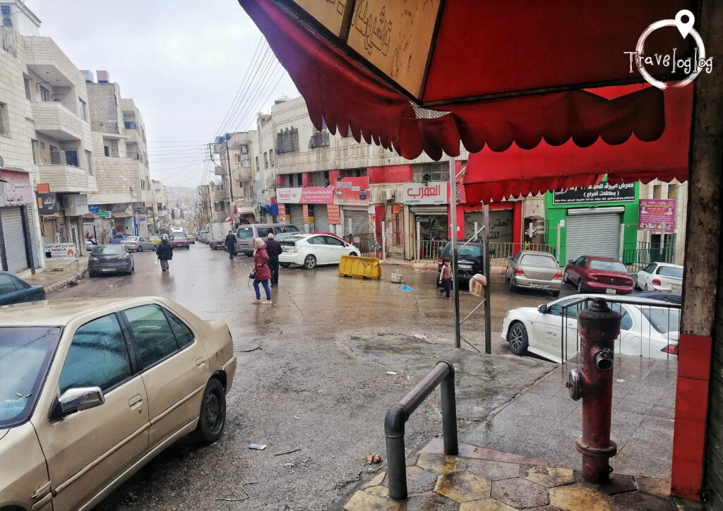 ヨルダン：雨のアンマン市内
