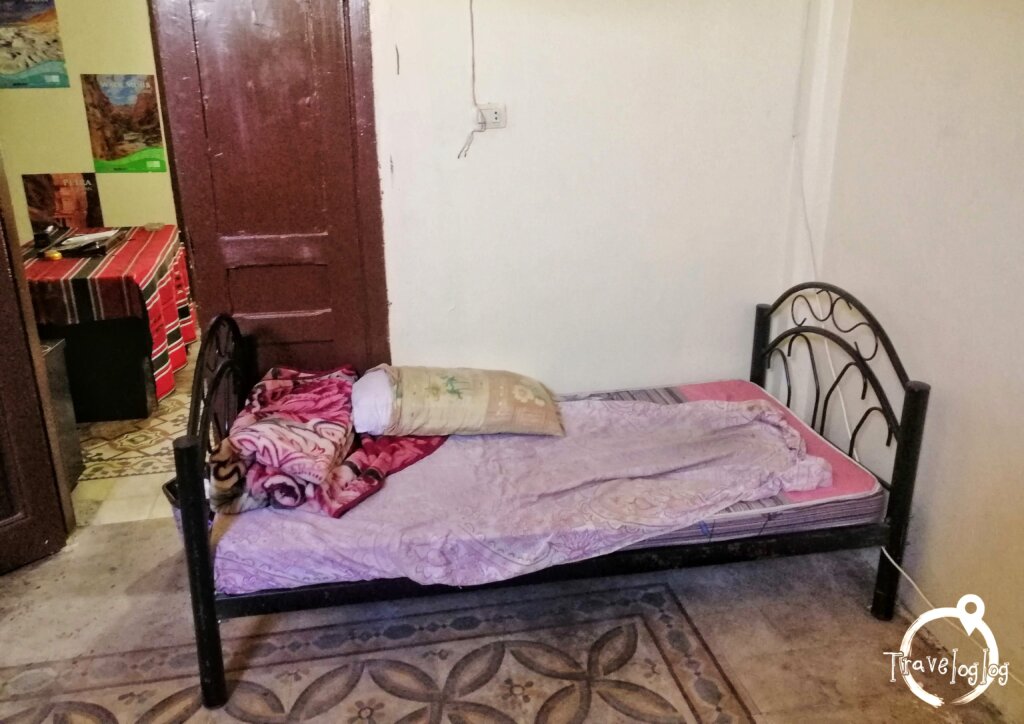 ヨルダン：一泊300円のベッド