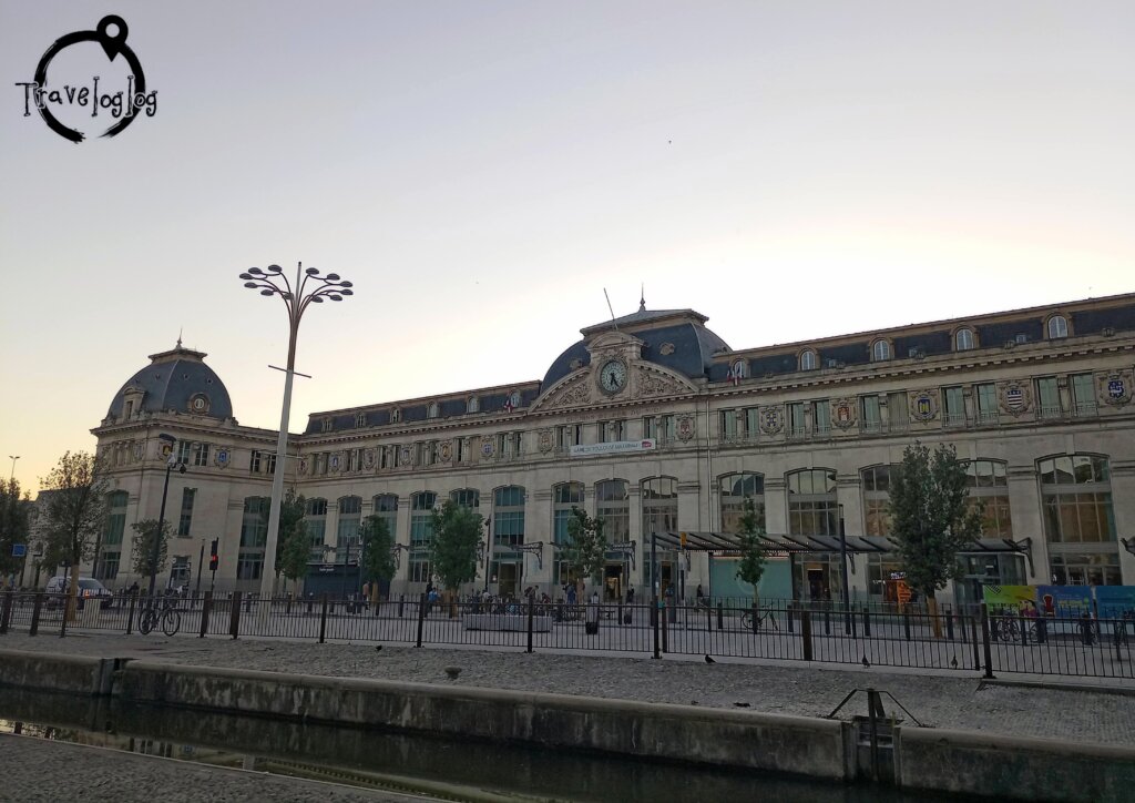 フランス：トゥールーズ：早朝の駅