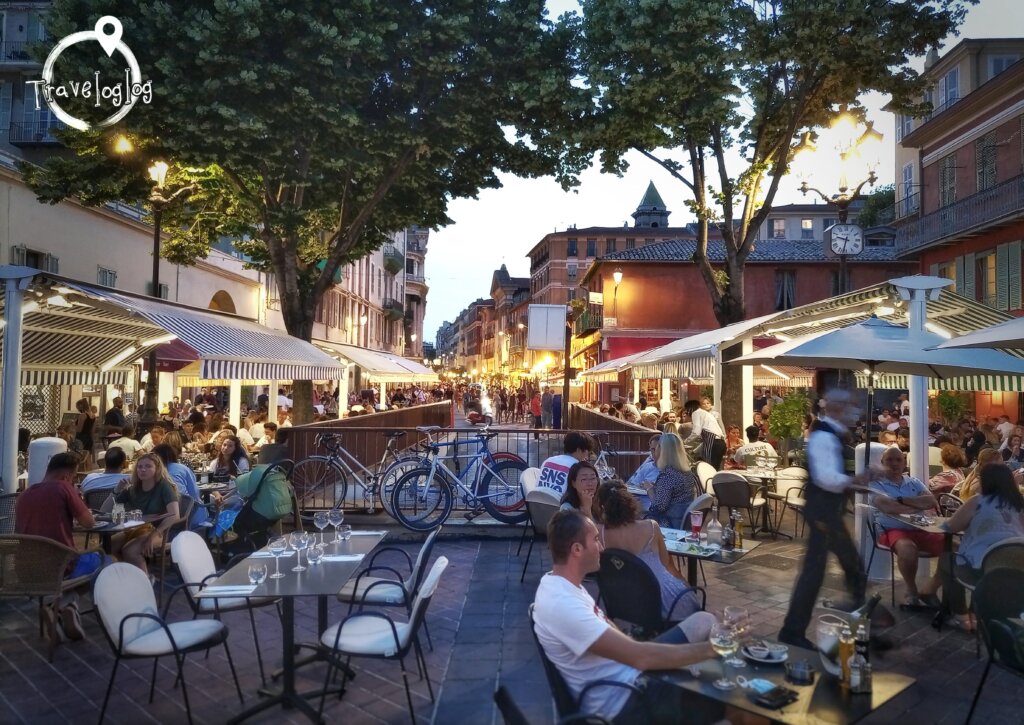 フランス：ニース：夕方のカフェ通り