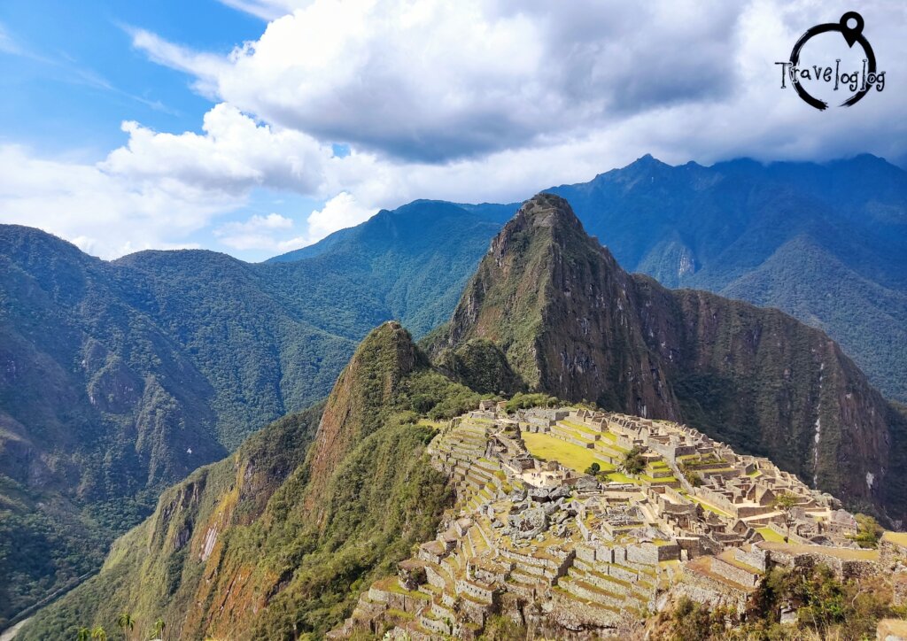 ペルー：マチュピチュ遺跡：遺跡と山の景色