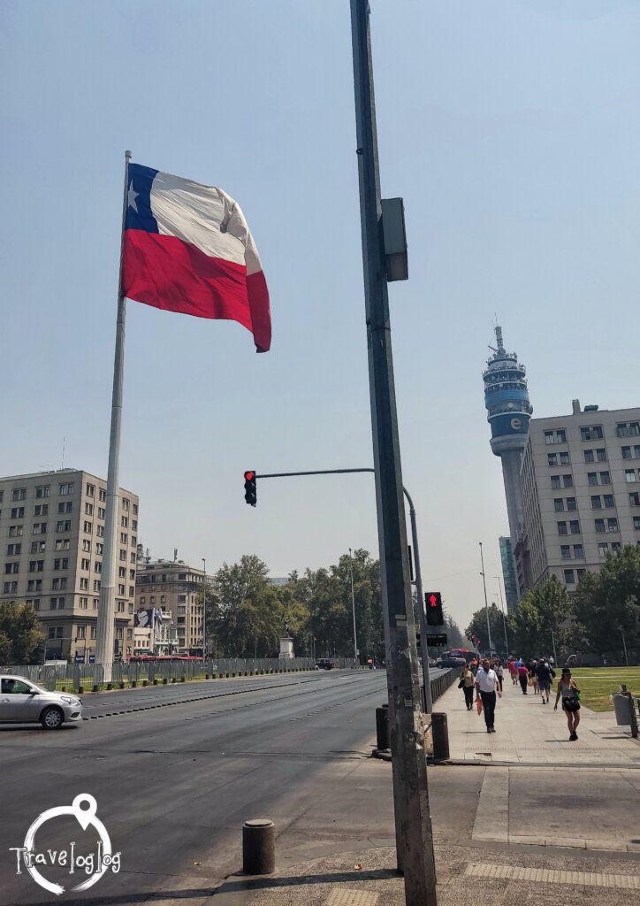 チリ：サンティアゴ：大きな国旗