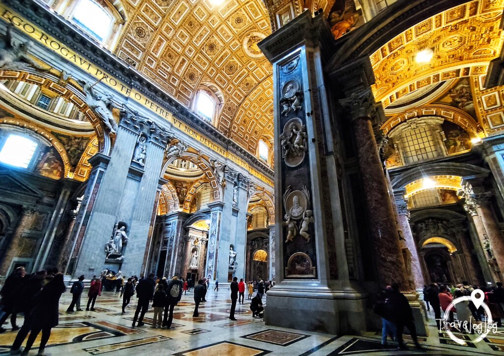イタリア：ローマ：バチカンのサン・ピエトロ大聖堂の内観３