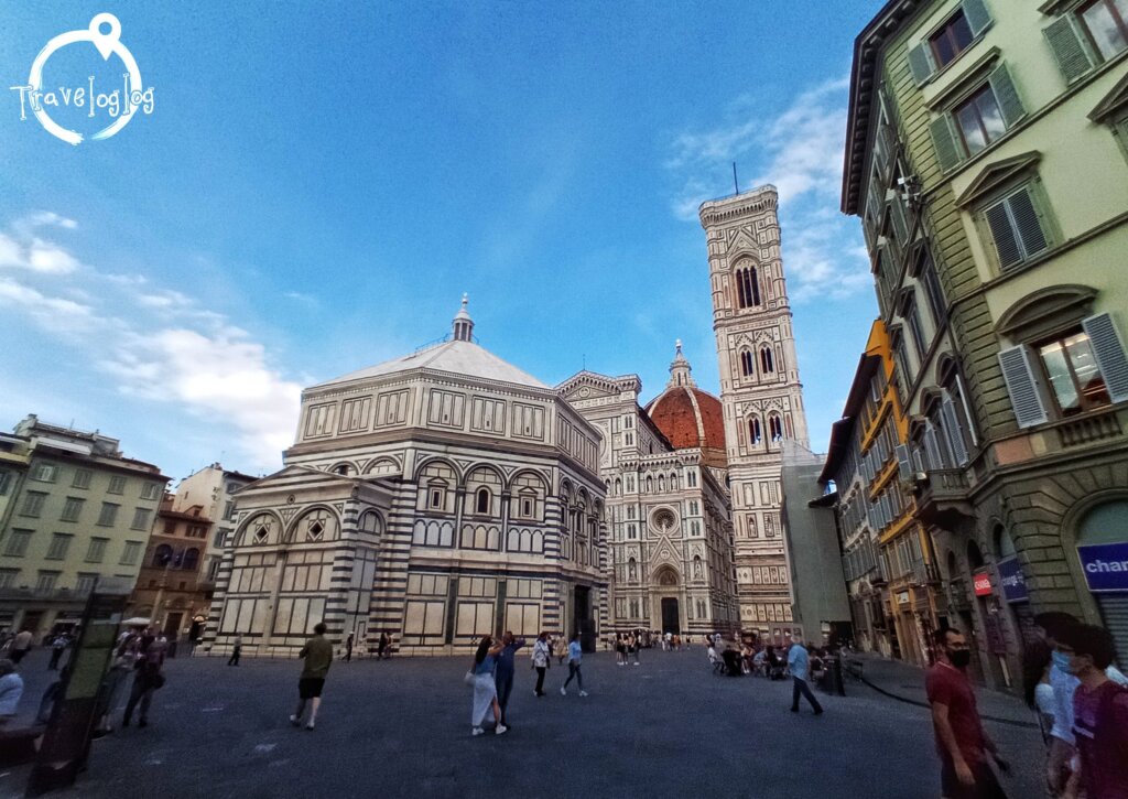 イタリア：フィレンツェ：大聖堂の広場