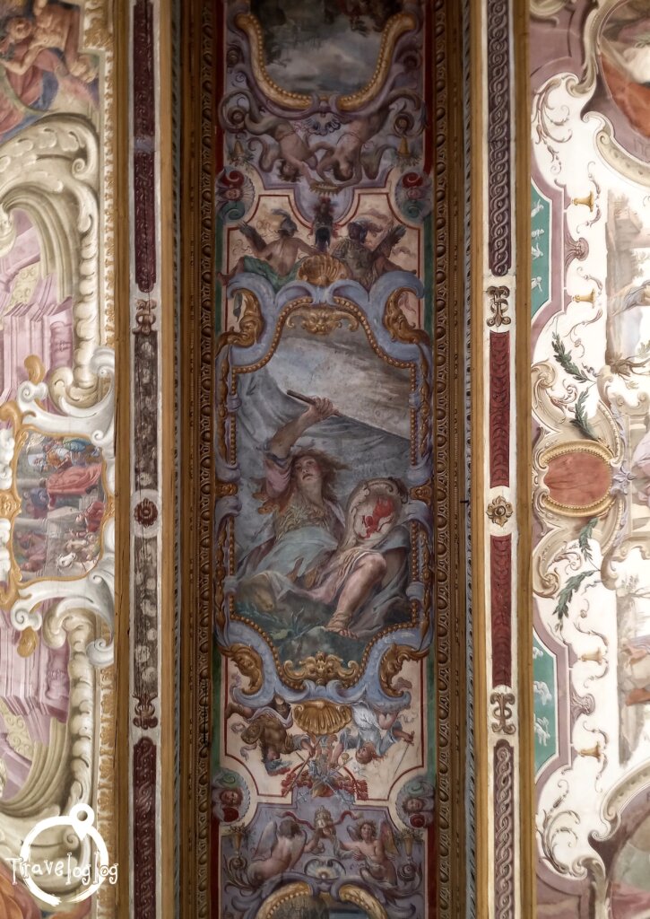 イタリア：フィレンツェ：ウフィツィ美術館：天井画のグロテスク