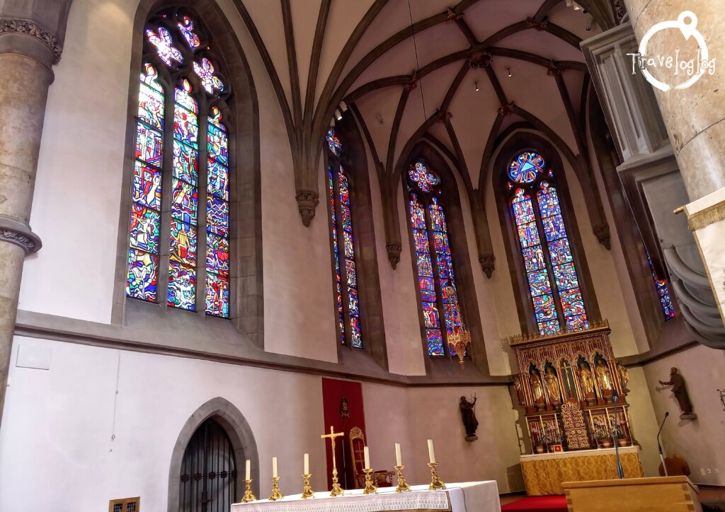 リヒテンシュタイン：教会のステンドグラス