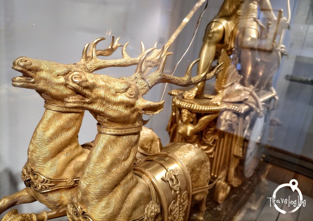 リヒテンシュタイン：博物館の黄金のトナカイ時計