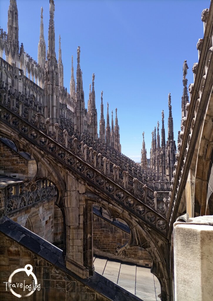 イタリア：ミラノ：大聖堂の天井通路２
