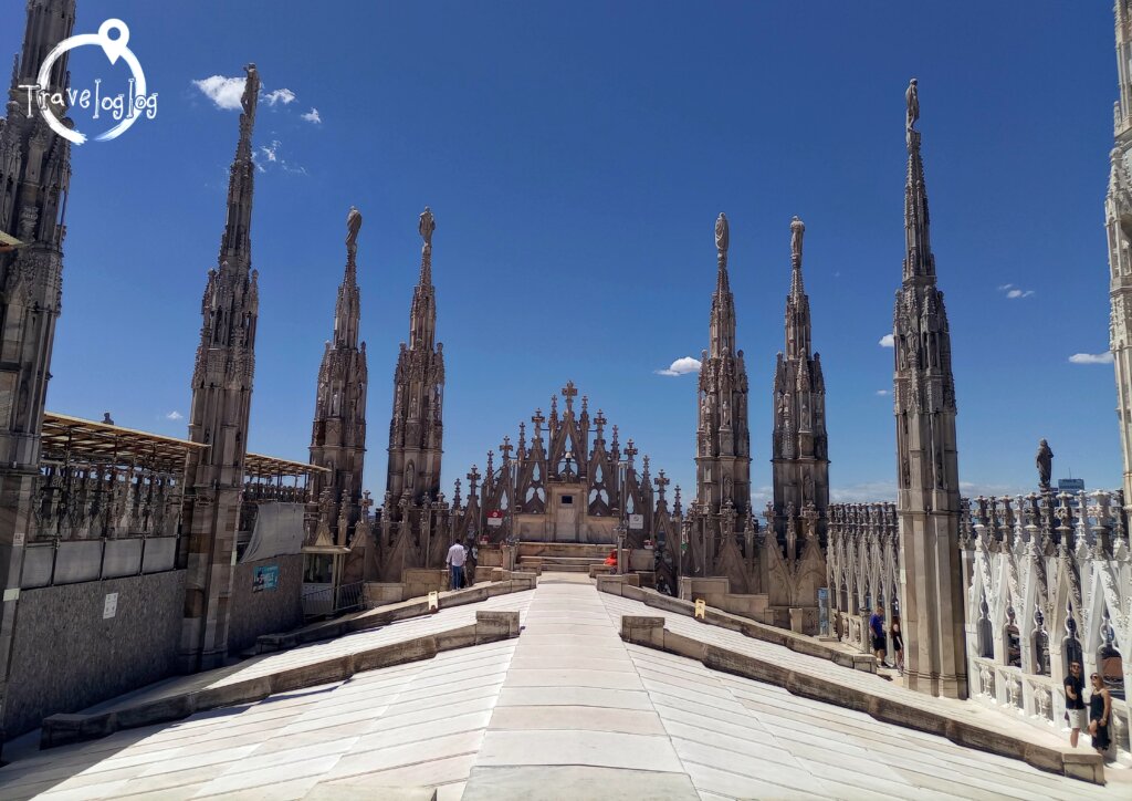 イタリア：ミラノ：大聖堂の天井